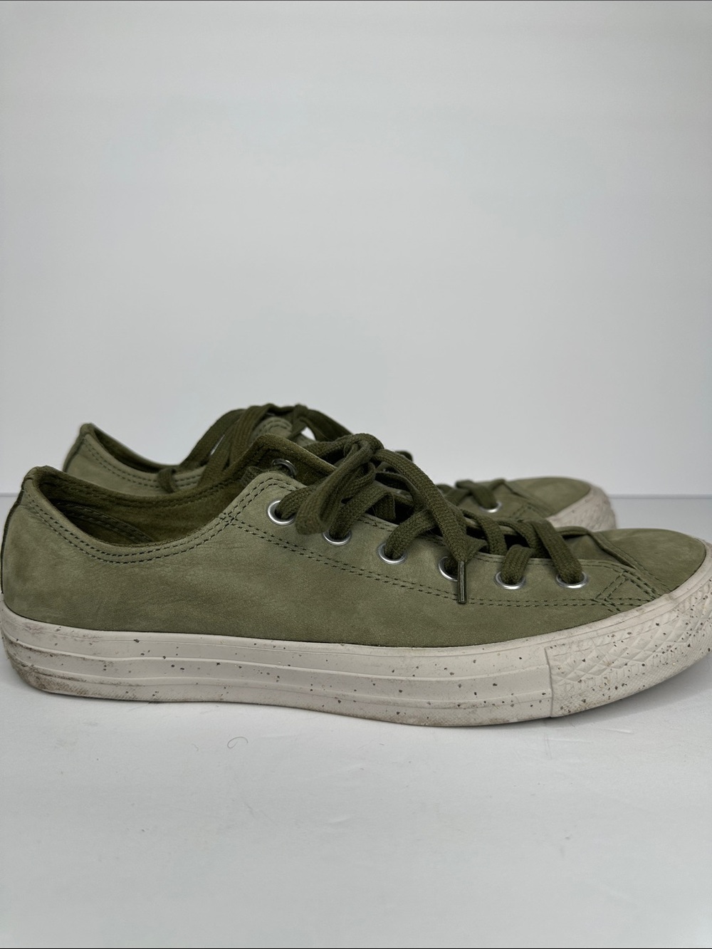 Converse All Star unisex Men's 7.5 Women’s 9.5 Olive Green Low-Top Sneakers
